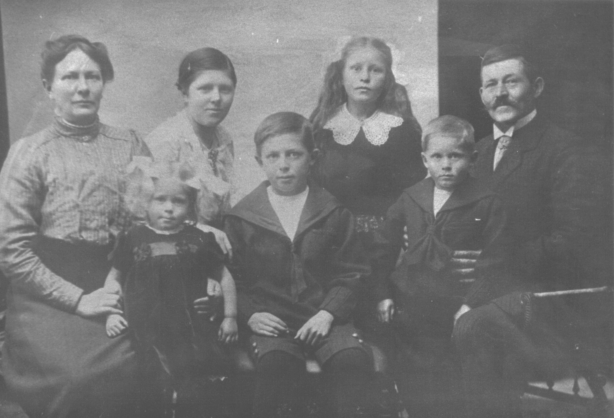 Fam. Frederiksen 1915